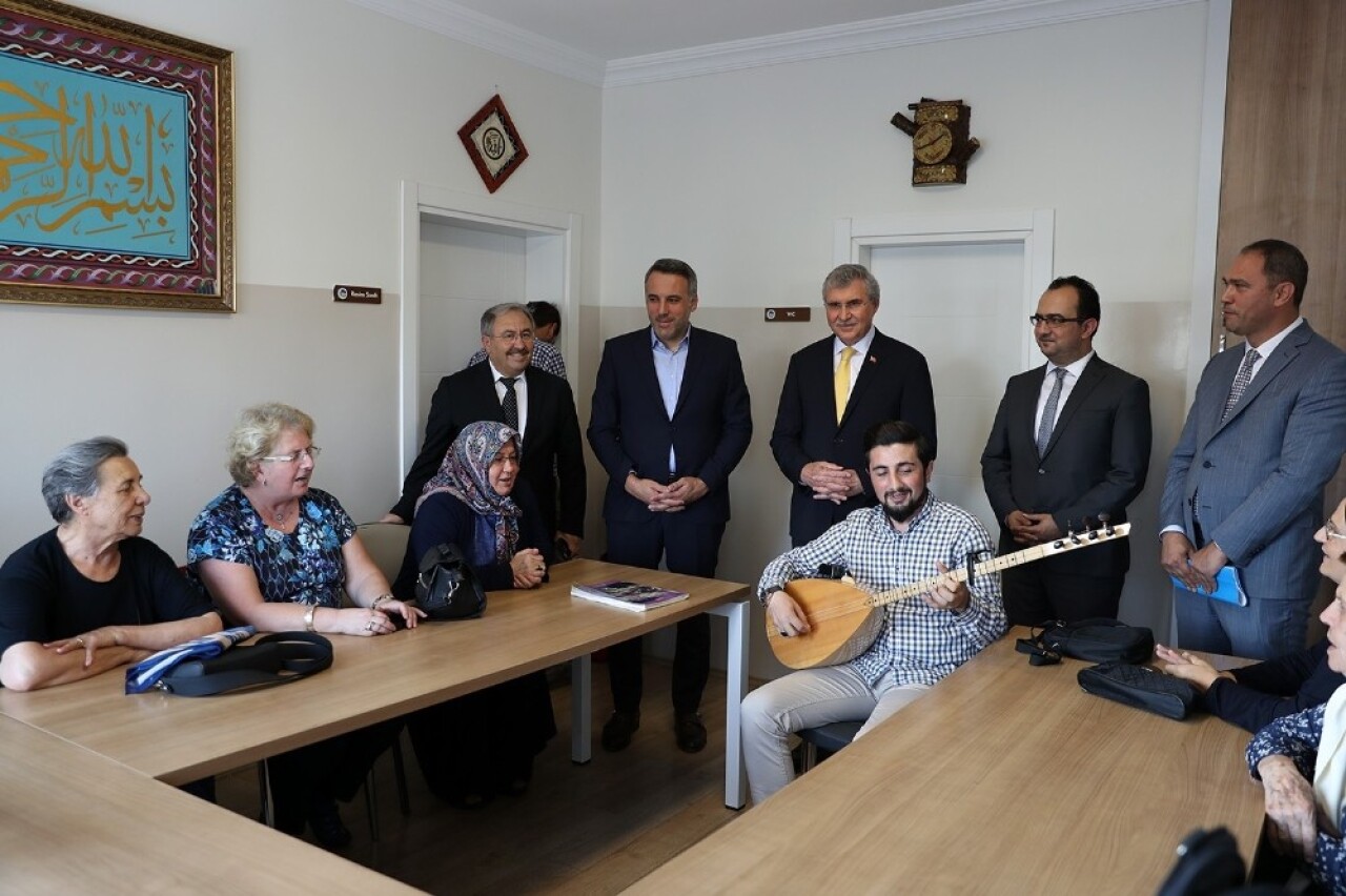 Başkan Yüce, “Toplumumuzun hafızası yaşlılarımızın her zaman yanında olacağız”