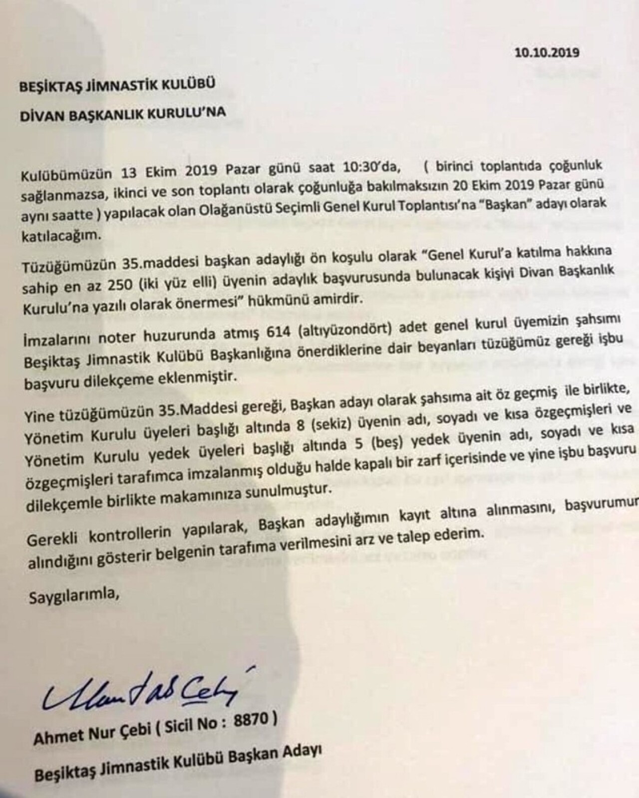 Beşiktaş’ta Ahmet Nur Çebi adaylık için listesini teslim etmek üzere kulübe geldi.