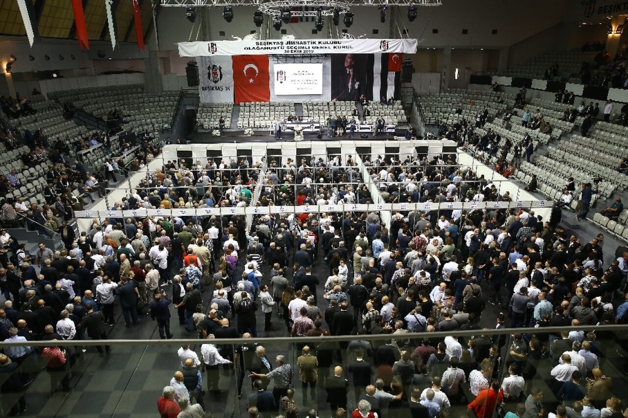 Beşiktaş’ta başkanlık seçimine yoğun katılım