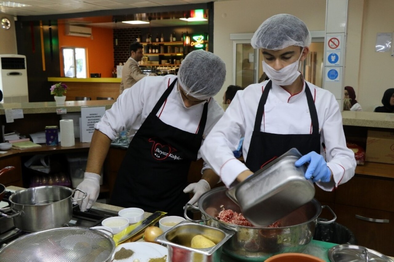 Beyaz kalplerin aşçıları kıyasıya yarıştı