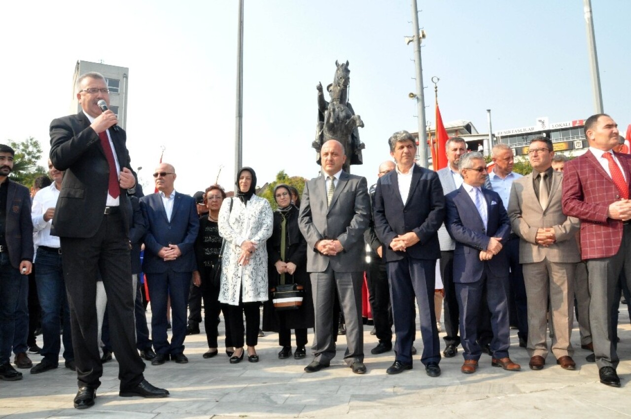 Binlerce Karacabeyli Mehmetçiğe destek için selam durdu