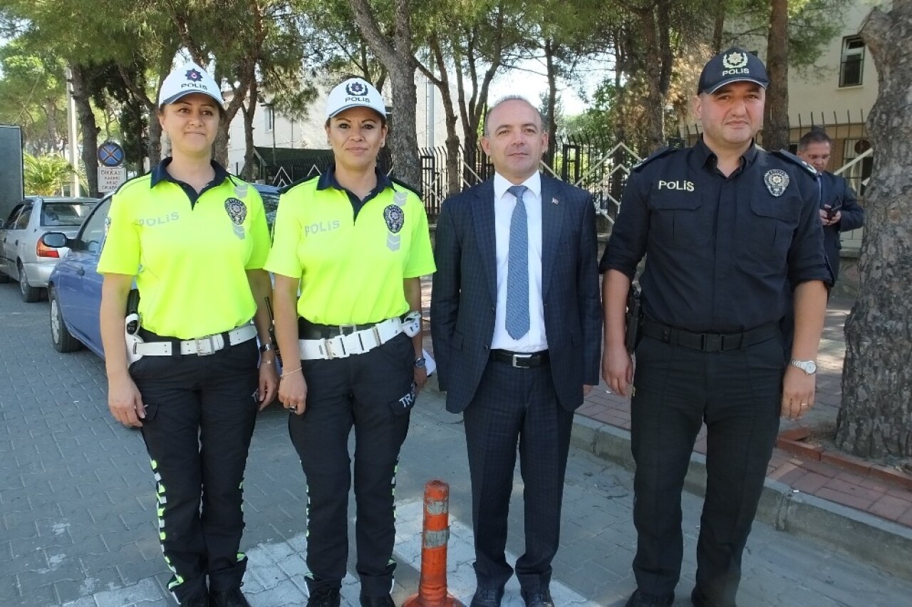 Burhaniye’de trafiğe kadın eli