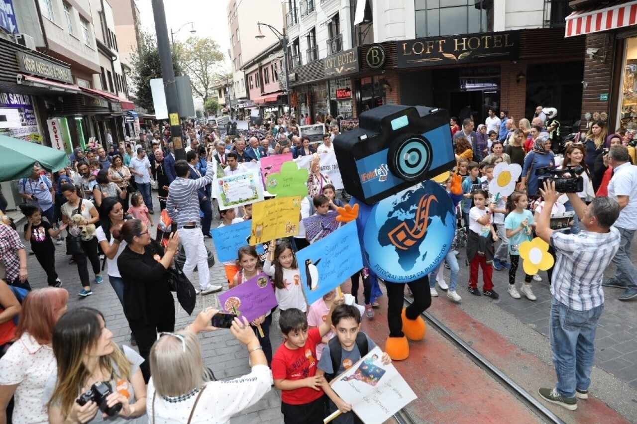 ‘Bursa Foto Fest’e renkli kortej