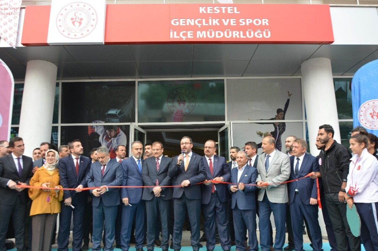 Bursa’nın ilk Olimpik Buz Pateni-Hokeyi Salonu açıldı