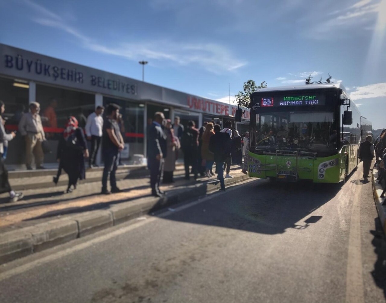 Büyükşehir, 12 ilçeden üniversite öğrencilerini kampüse ulaştırıyor