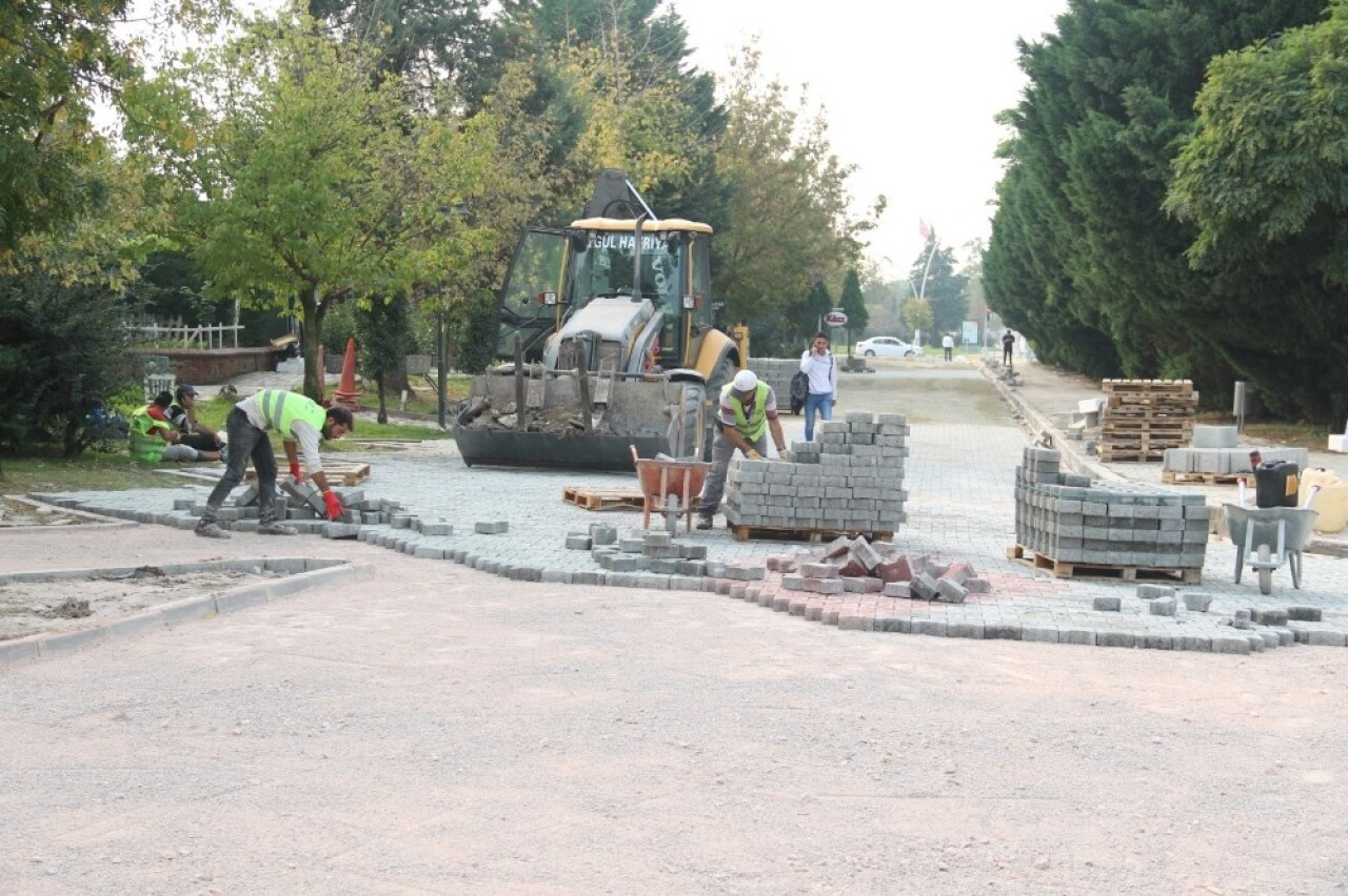 Büyükşehir’den balık restoranları otoparkında çalışma