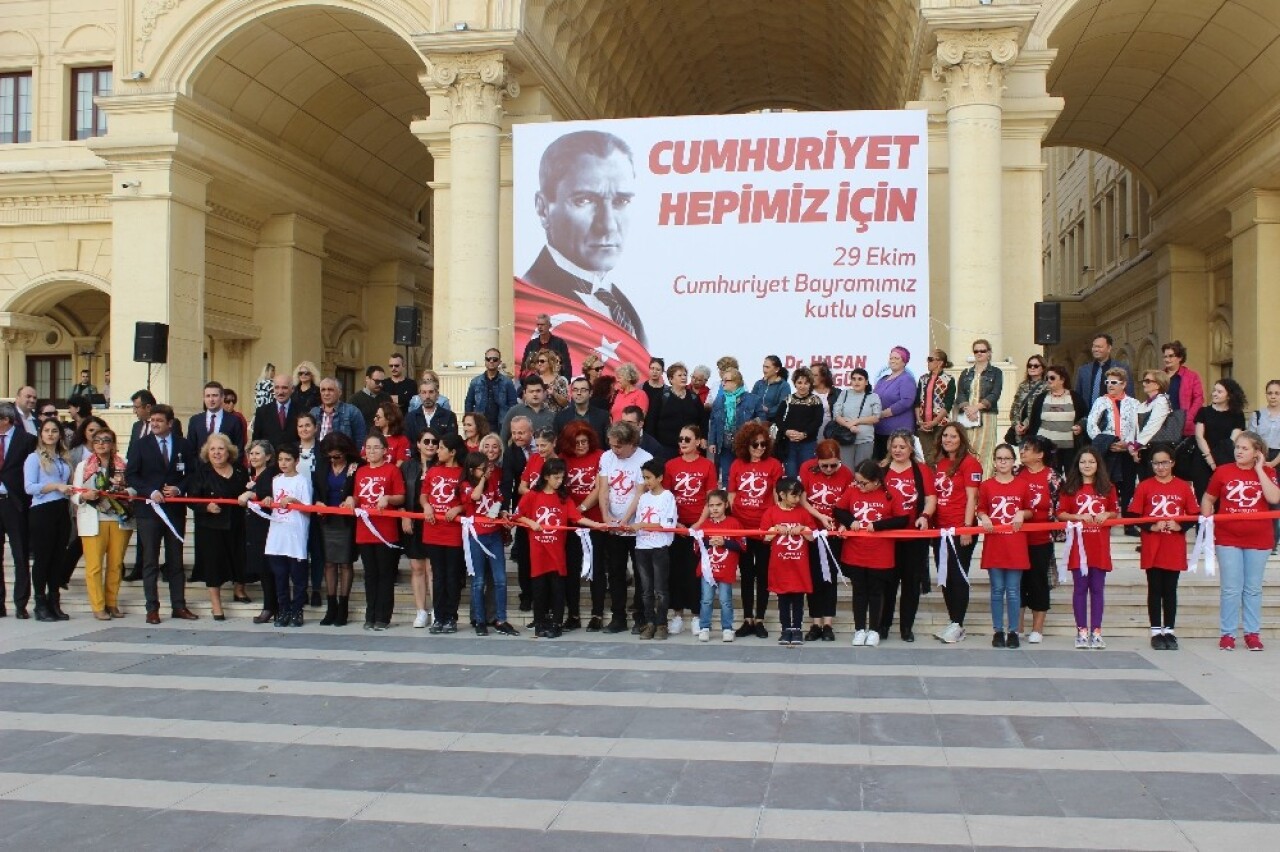 Cumhuriyet’in kurulmasında rol alan önemli isimler tuvale döküldü