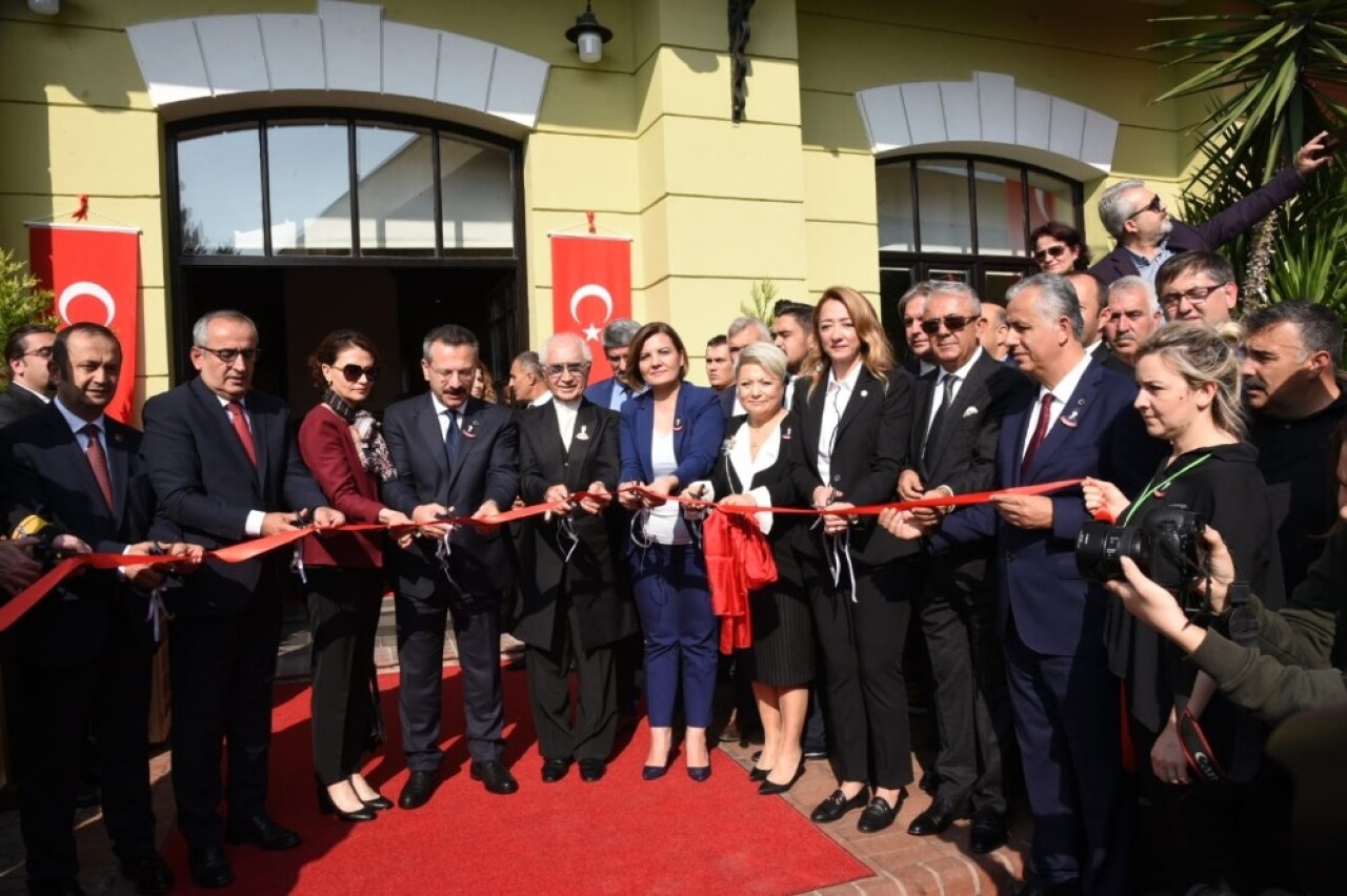 Dünyanın en büyük Atatürk sergisi İzmit’te açıldı