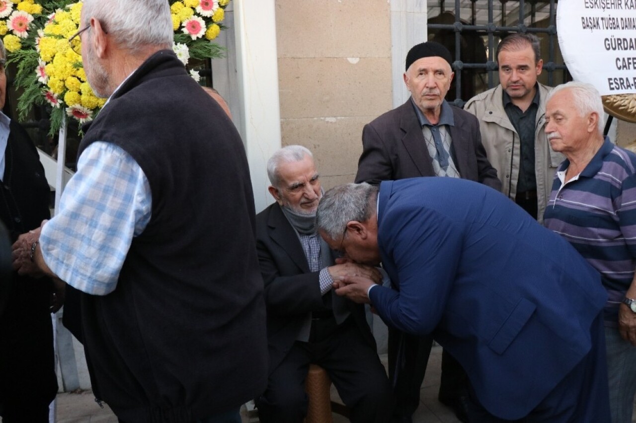 Eskişehir Valisi Çakacak’ın kayınvalidesi son yolculuğuna uğurlandı