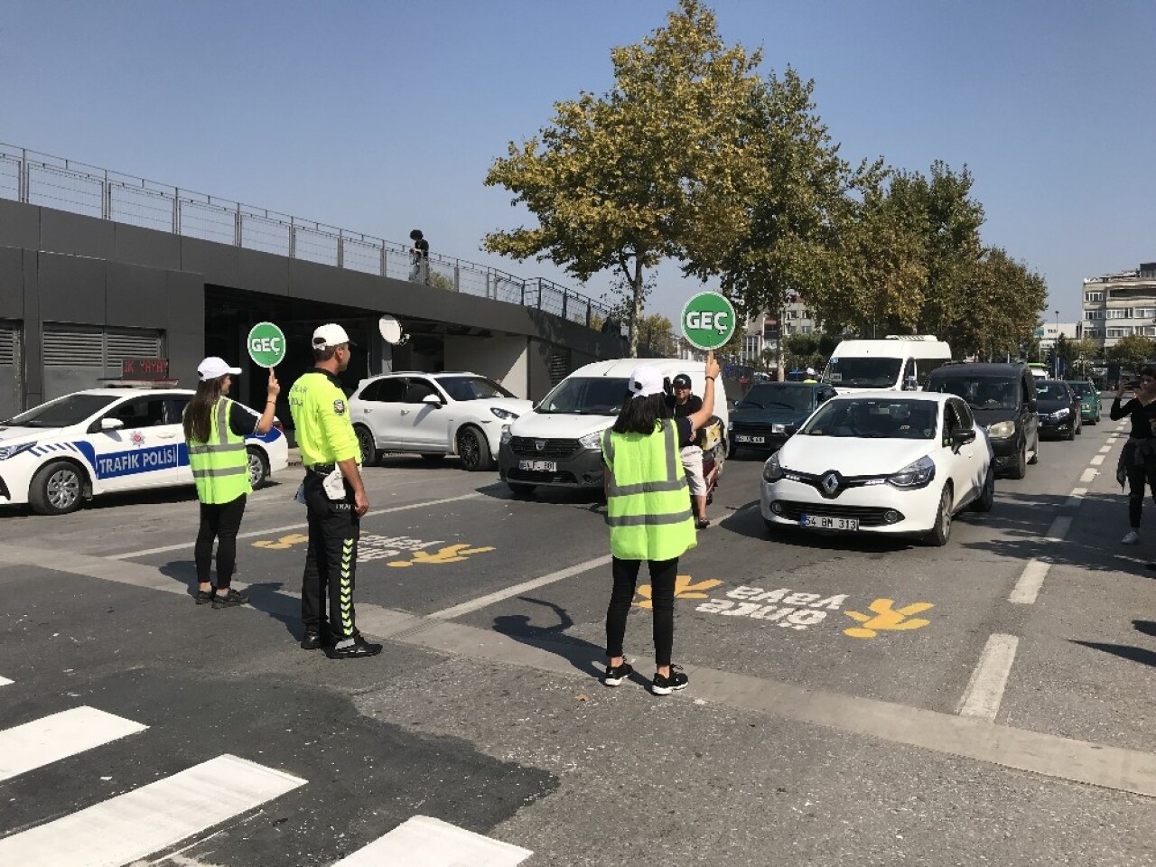 Farklı dillerde ‘Yaya geçidi nöbeti’ etkinliği gerçekleşti