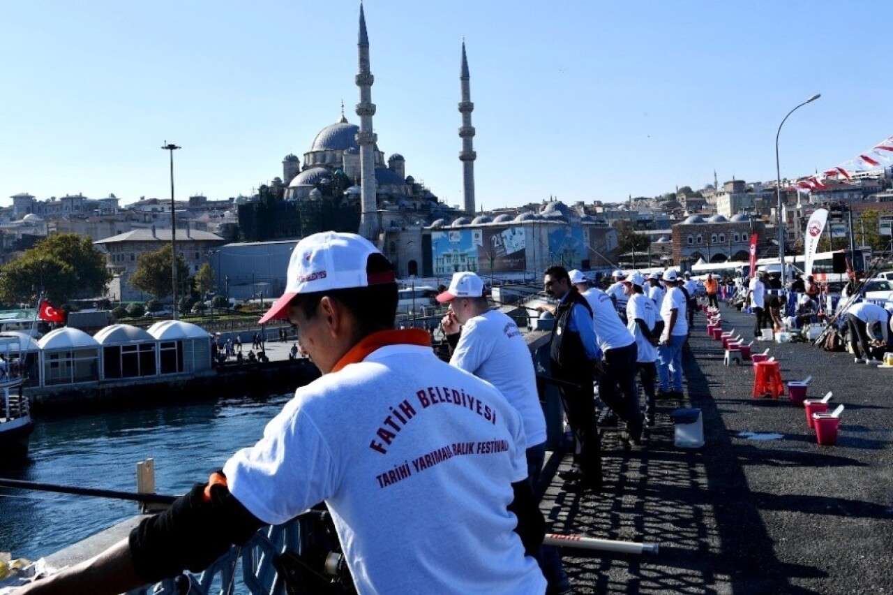 Galata Köprüsü’nde balık tutma yarışması