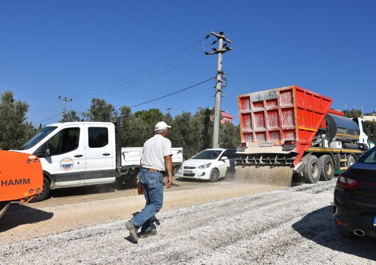 Gemlik’te yol çalışmaları sürüyor