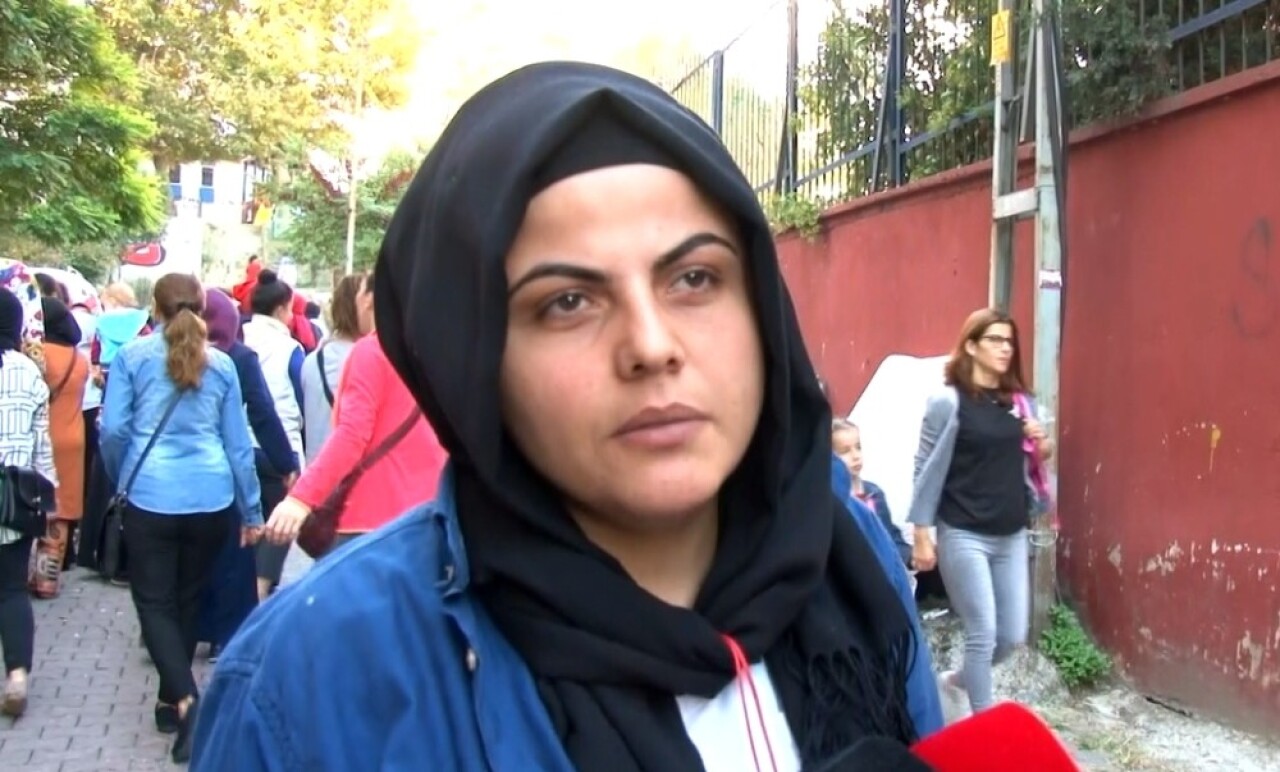 Hasarlı okulun öğrencileri, yeni okulunda ders başı yaptı