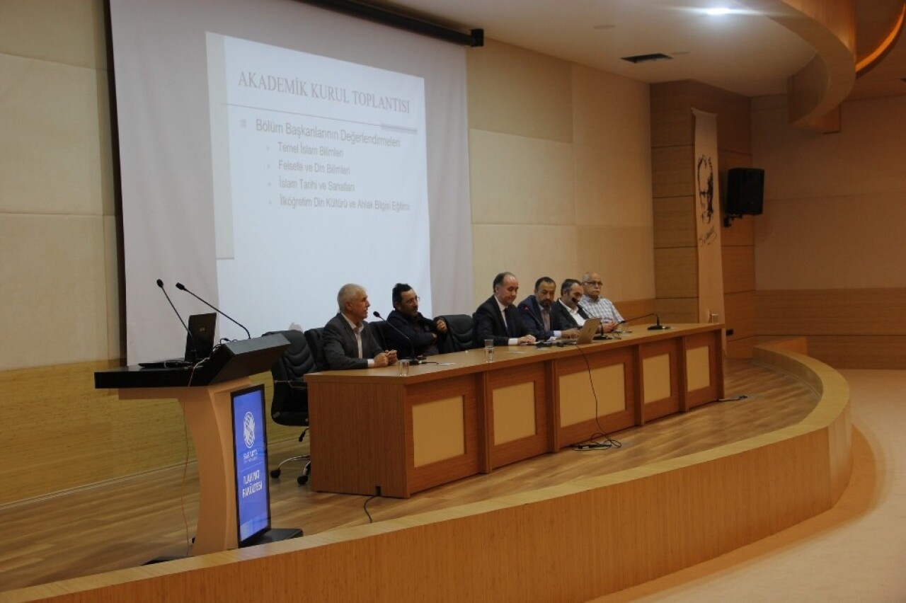 İlahiyat Fakültesi Akademik kurul toplantısı gerçekleştirildi