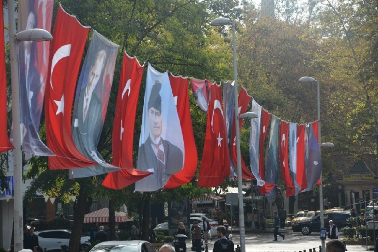 İzmit Türk bayrakları ile donatıldı