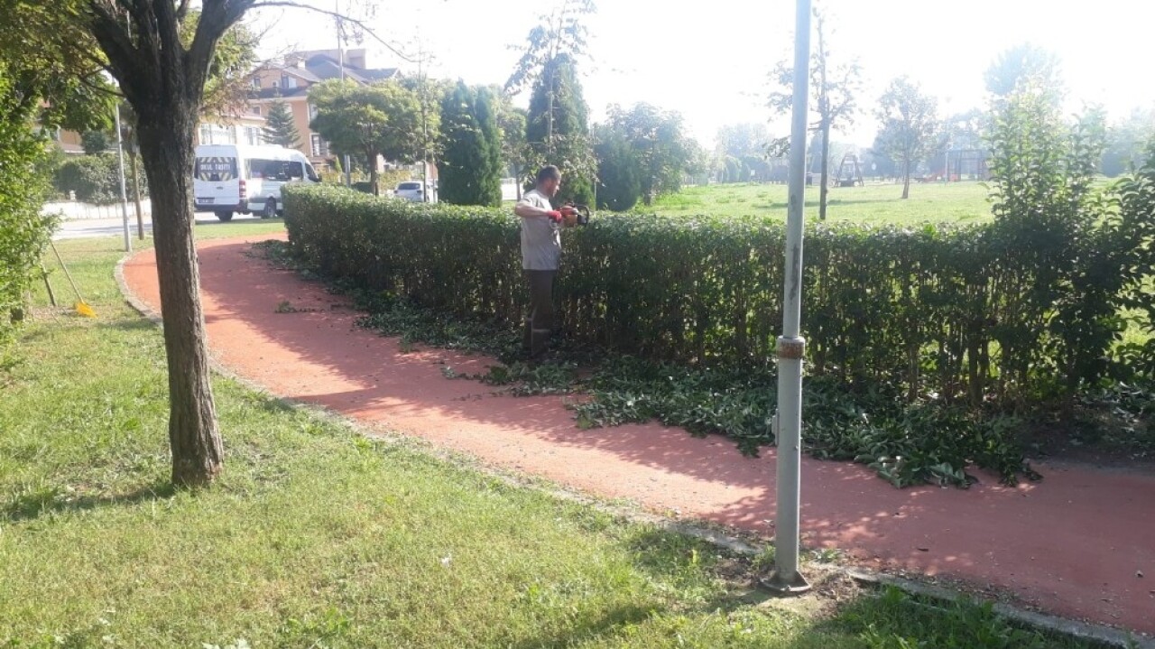 İzmit’in parkları yenilenmeye devam ediyor