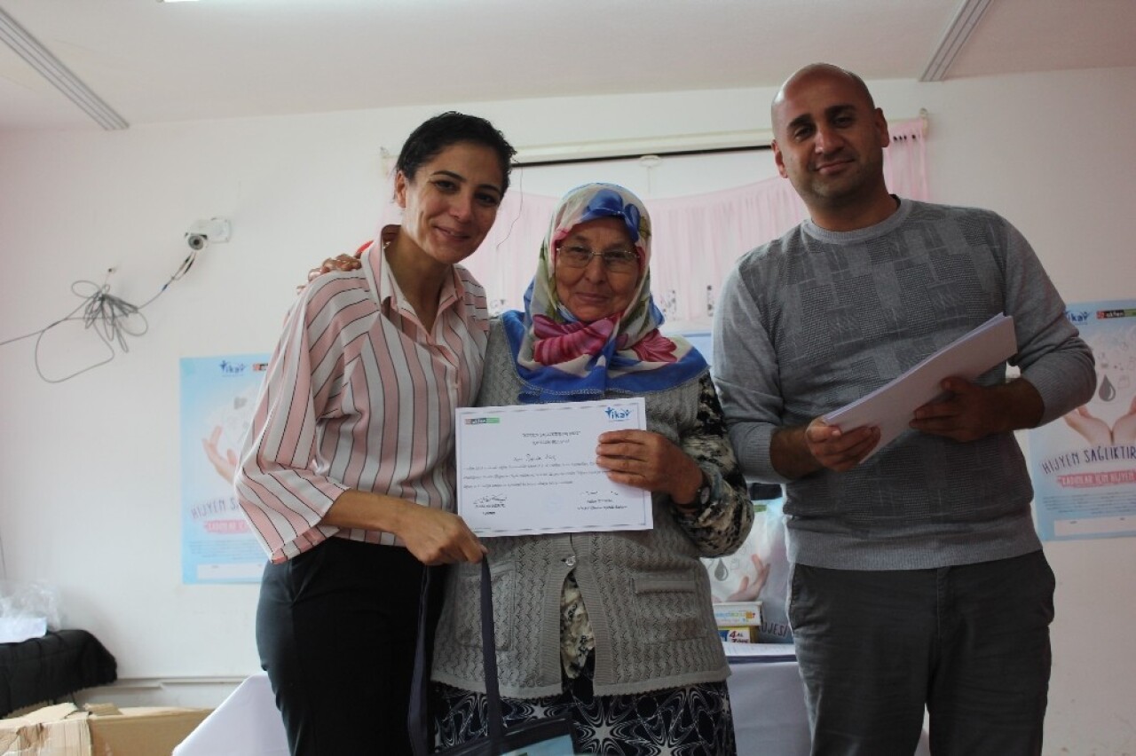 Kadınlara hijyen eğitimi götüren ’Hijyen Sağlıktır’ projesi 15 bölgede bin 200 kadına ulaştı