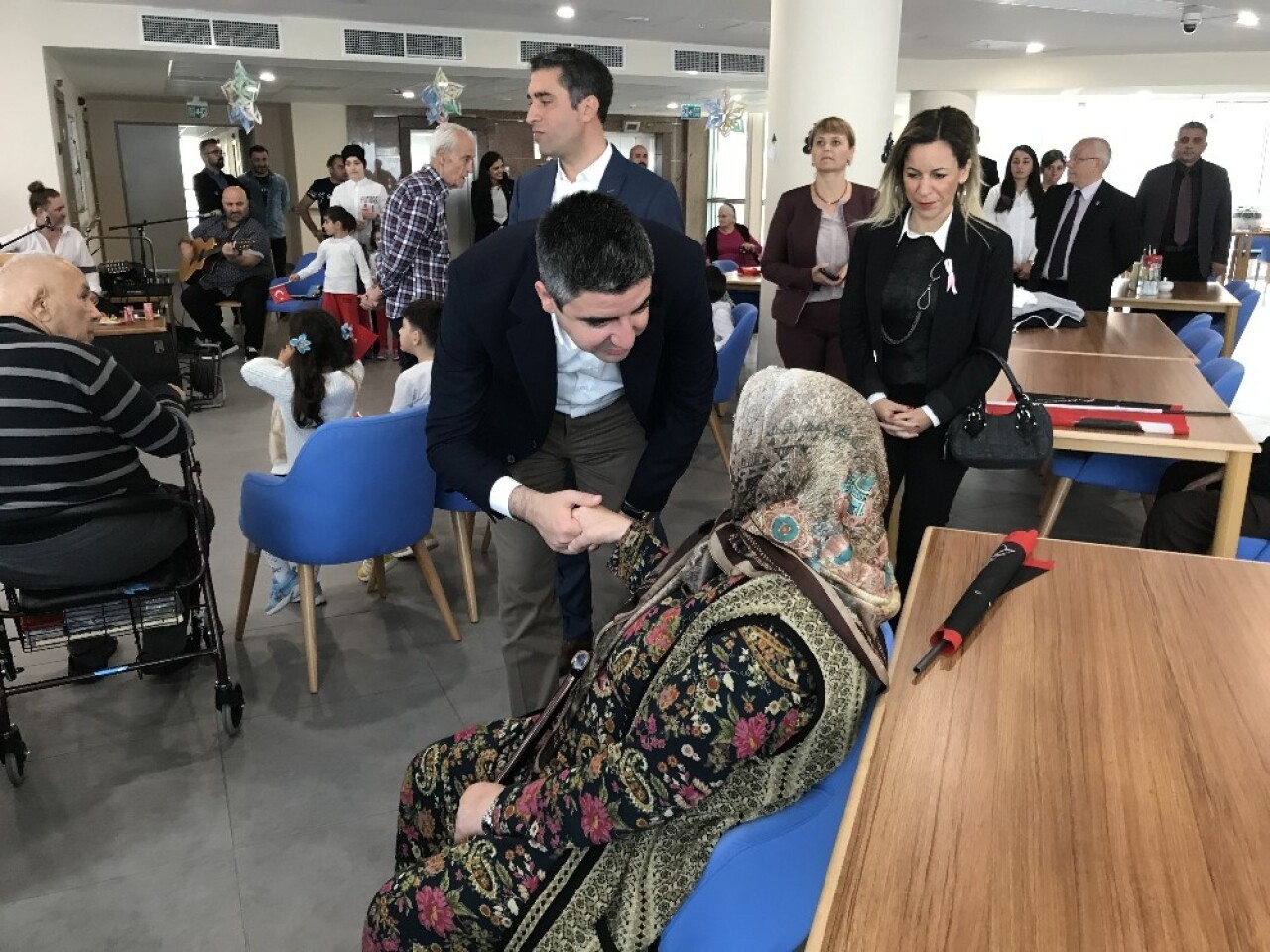 Kartal Belediyesi Yaşlı Bakım ve Huzurevi sakinleri Cumhuriyet coşkusunu kreş öğrencileriyle yaşadı