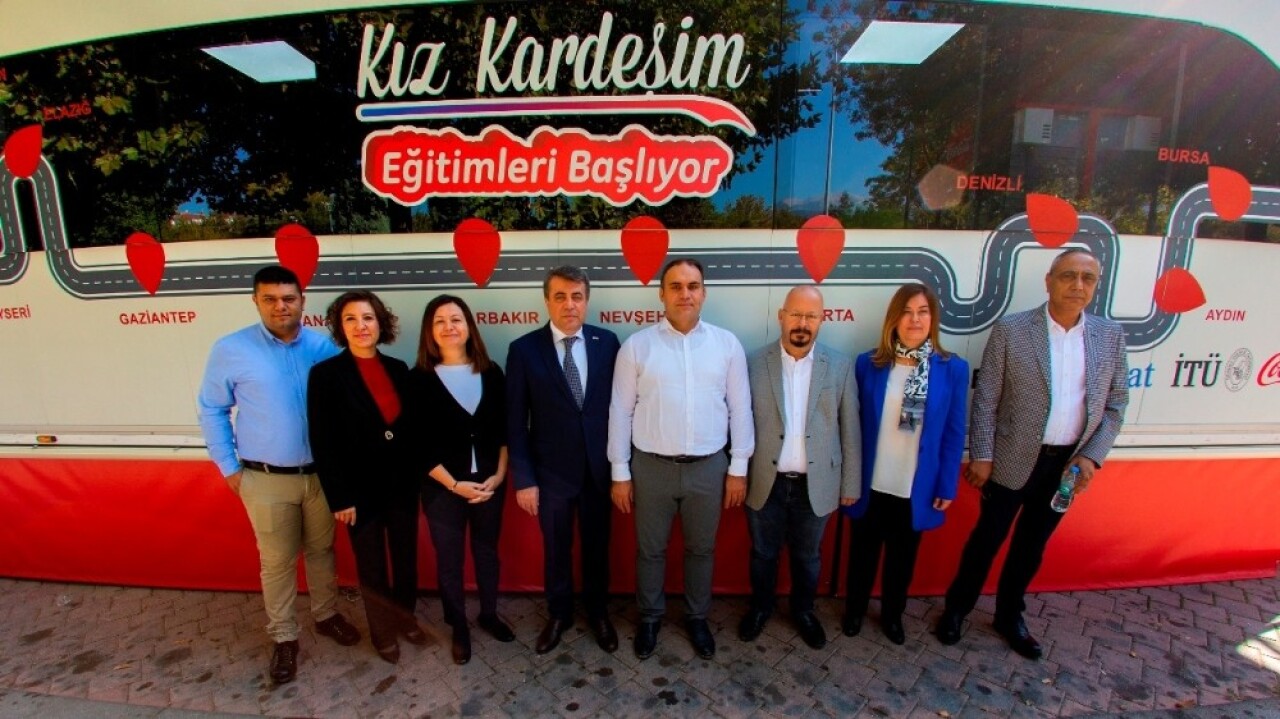 Kız Kardeşim Eğitim Tırı Denizlili kadınlarla buluştu