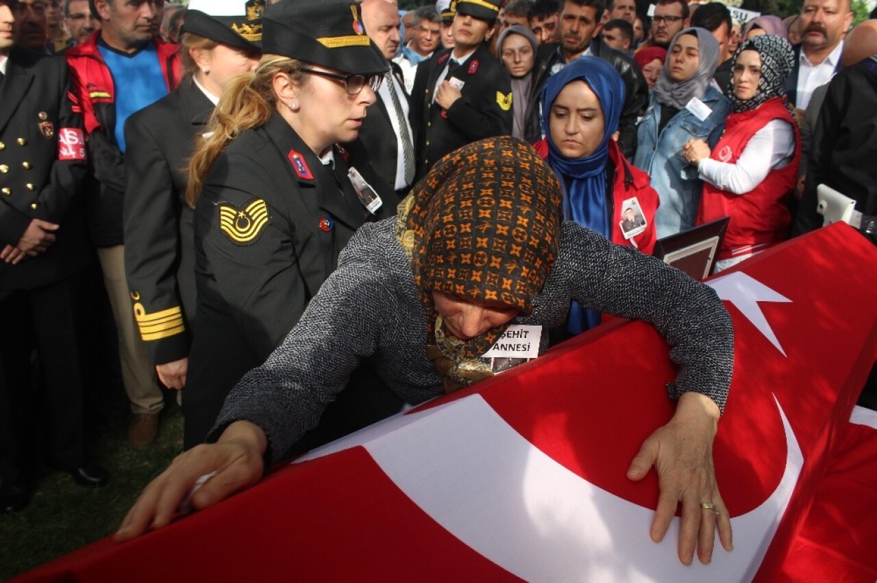 Kocaeli’de binlerce kişi şehidini uğurladı