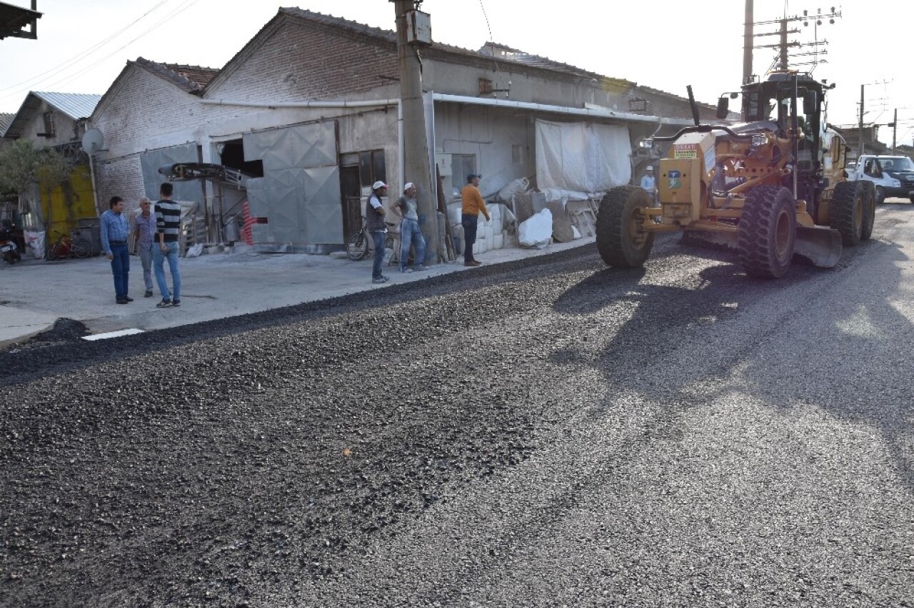 Marangozlar Sitesi ile Çay Deresinde asfalt çilesi bitiyor