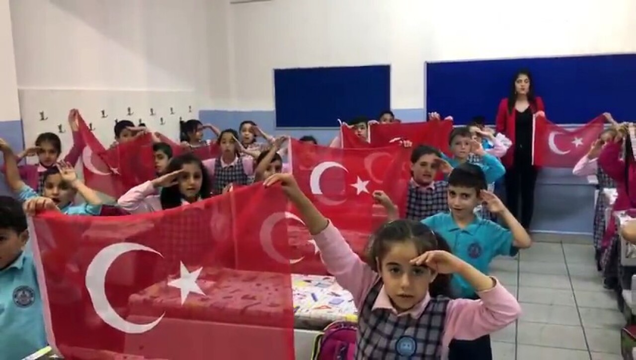 Minik öğrencilerden Mehmetçik’e büyük destek