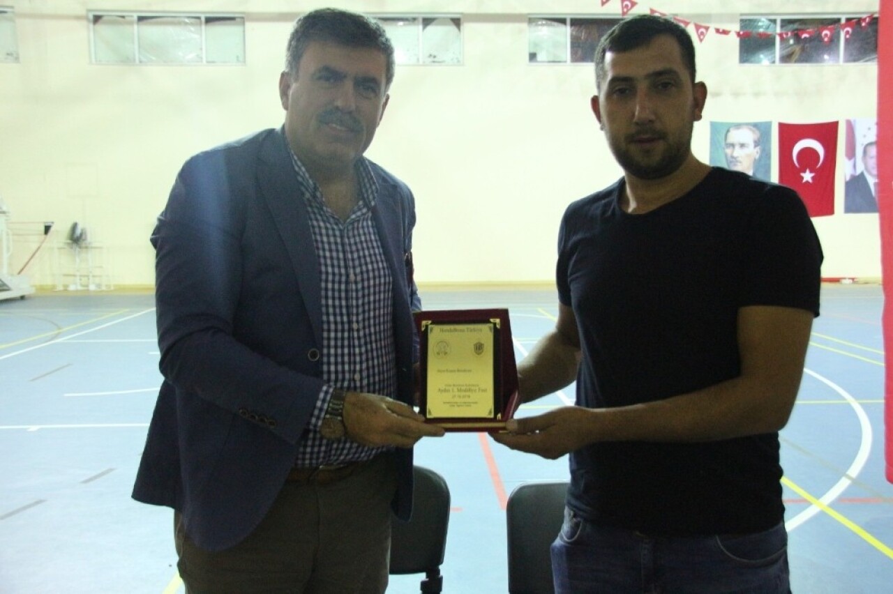 Modifiye Center üyelerinden Başkan Cankul’a plaket