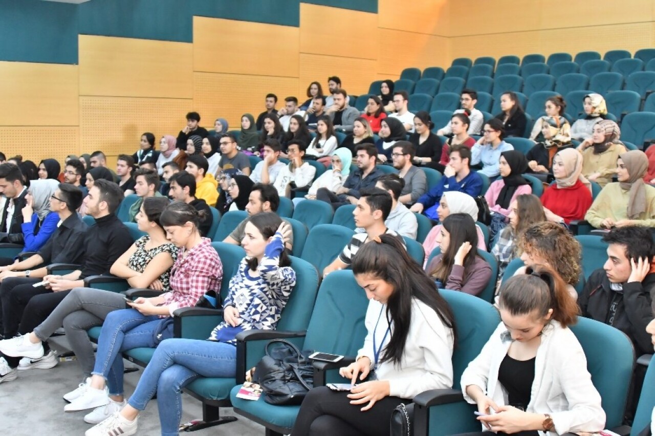 Öğrencilere etkili iletişim anlatıldı