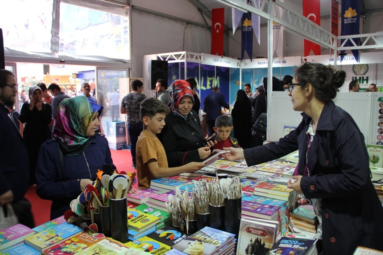 "Okuyan, bilgiyle değer üreten nesiller için çalışıyoruz"