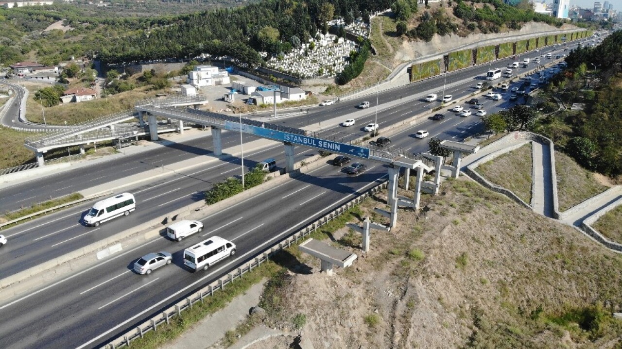 (Özel) ‘Engelli’ engelsiz üst geçidi havadan görüntülendi