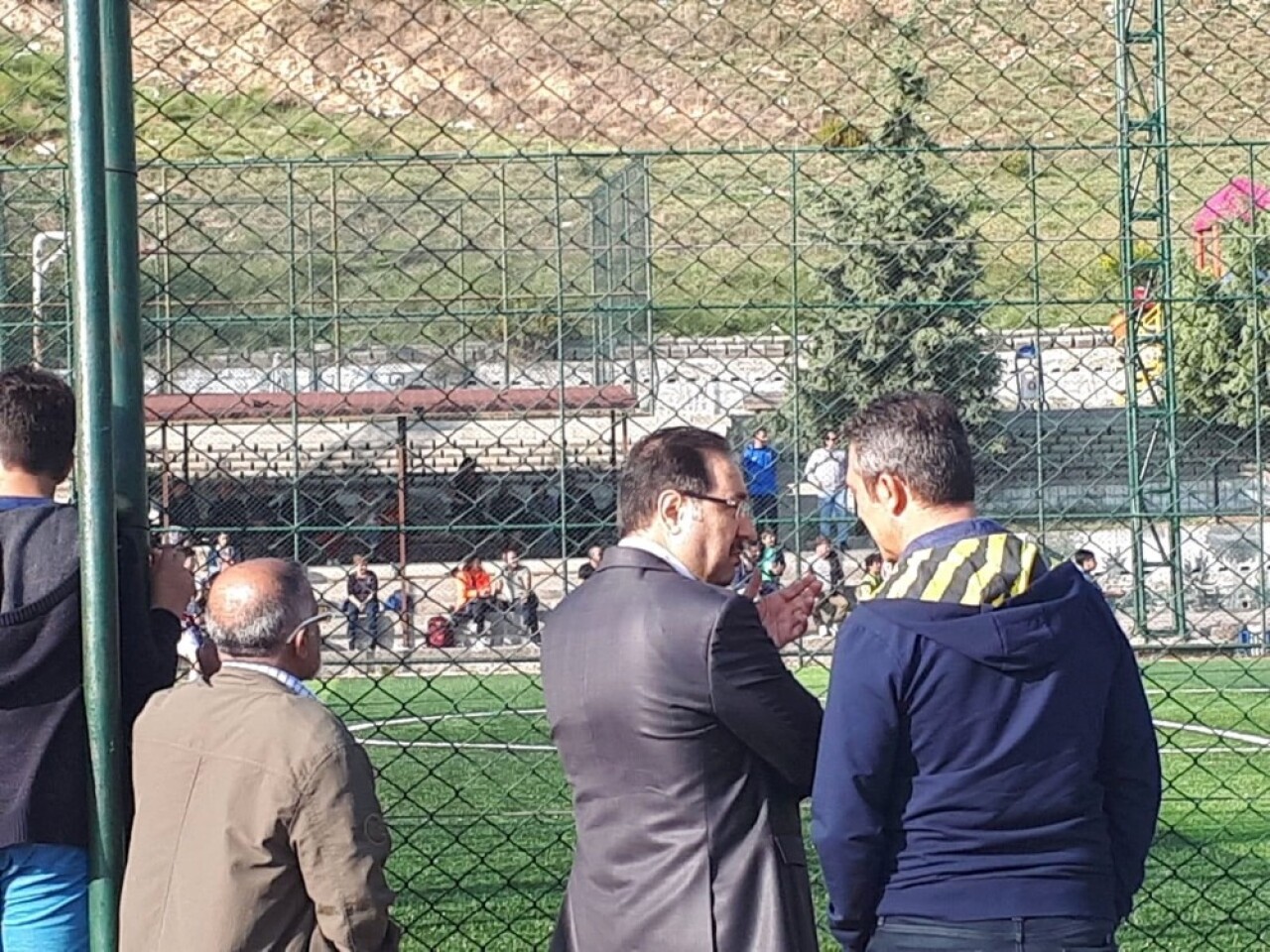 (Özel haber) Fenerbahçe Başkanı Ali Koç Gülensu’da altyapı maçı izledi