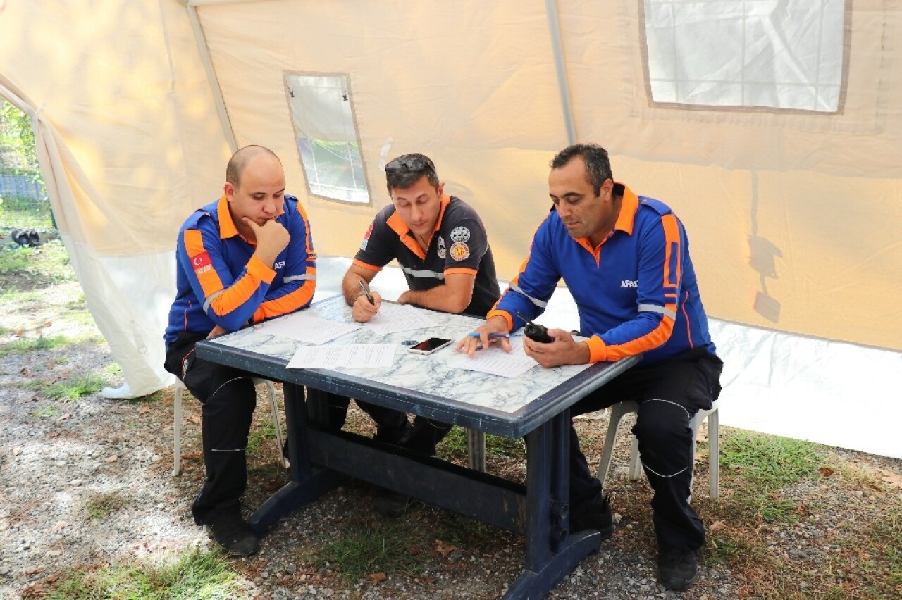 (ÖZEL) Sakarya AFAD ekiplerinden gerçeği aratmayan KBRN tatbikatı