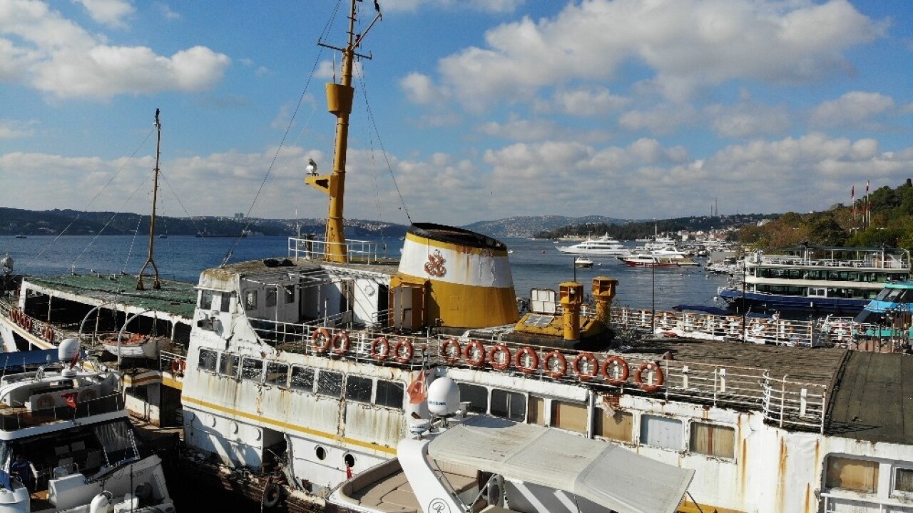 (Özel) Satılığa çıkarılan " Paşabahçe" vapuru havadan görüntülendi