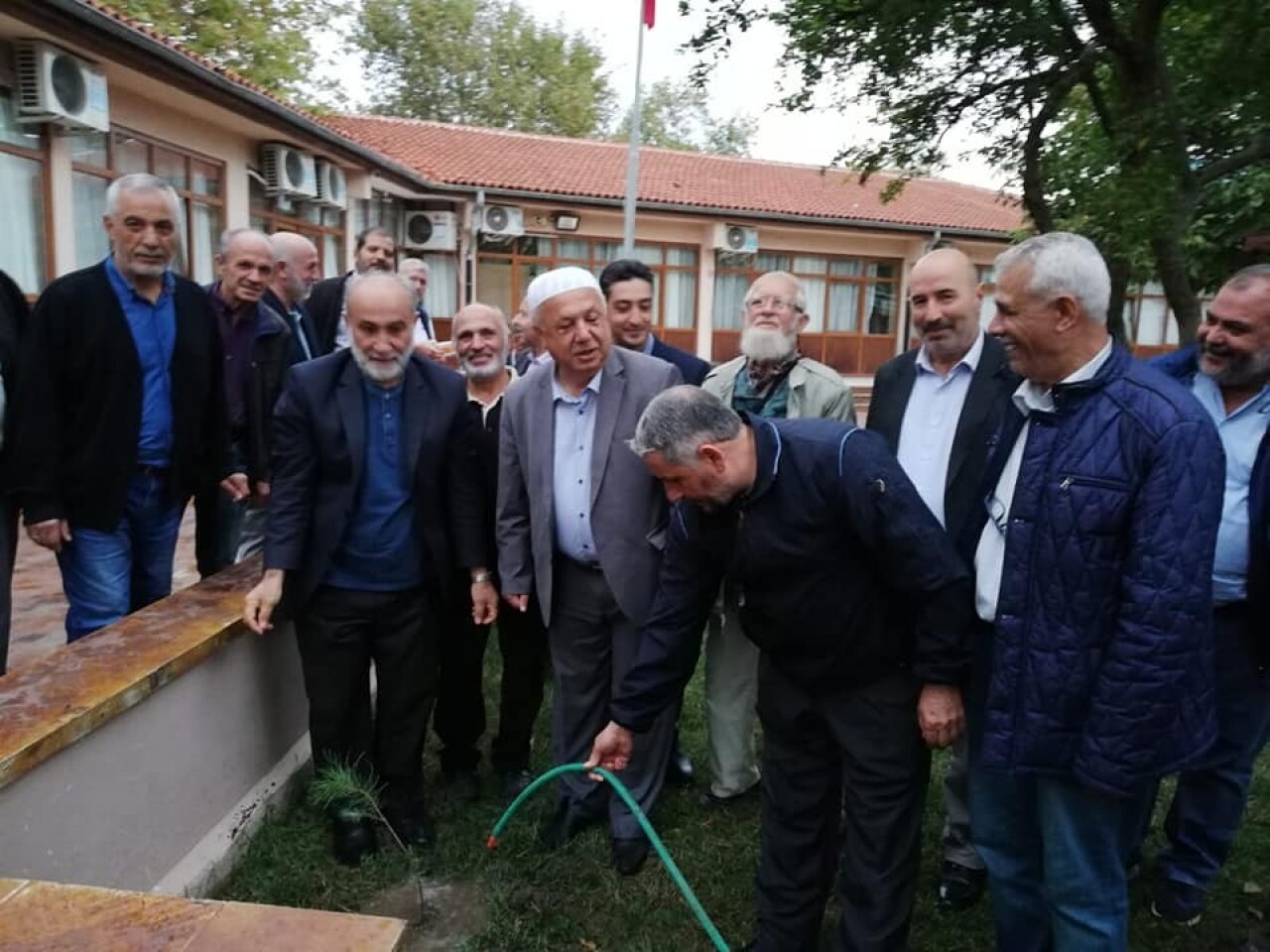 Sabah namazından sonra fidan diktiler