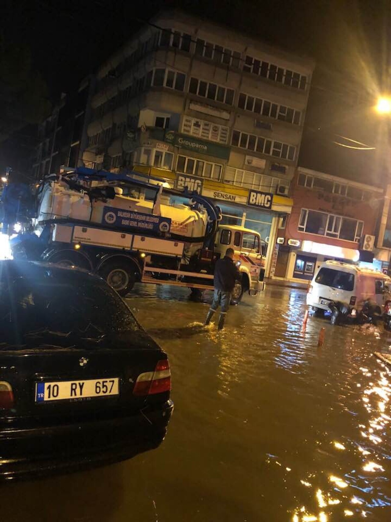 Sağanak yağış hayatı olumsuz etkiledi