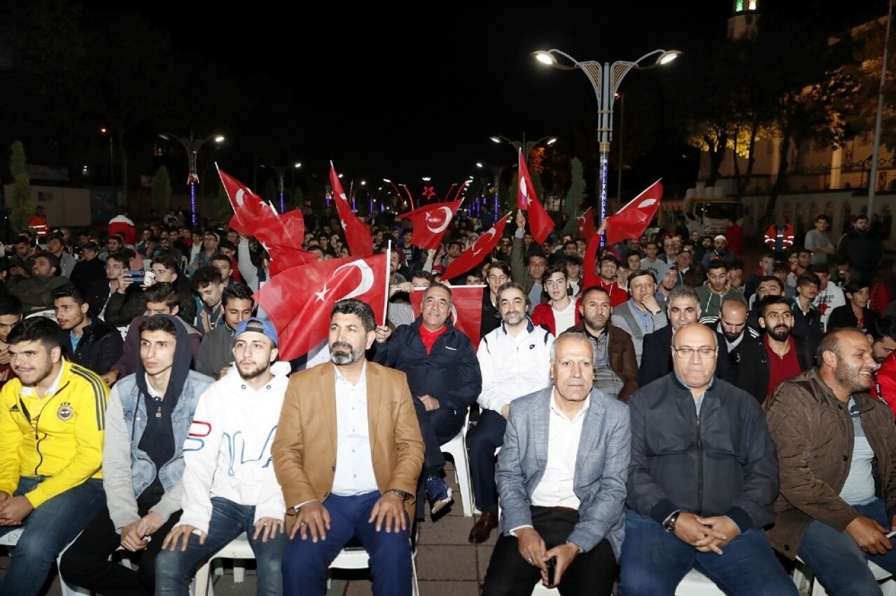 Sultangazi’de milli maç heyecanı