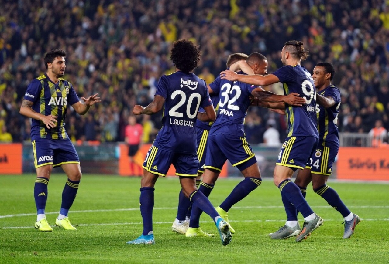 Süper Lig: Fenerbahçe: 3 - Konyaspor: 1 (İlk yarı)