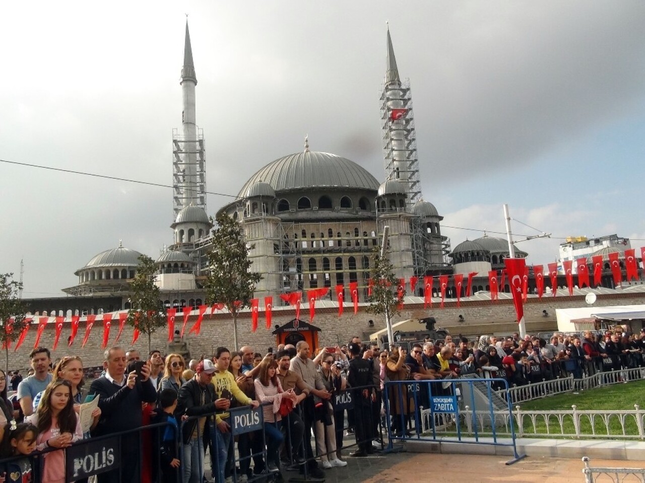 Taksim Meydanı’nda  ’29 Ekim’ coşkusu