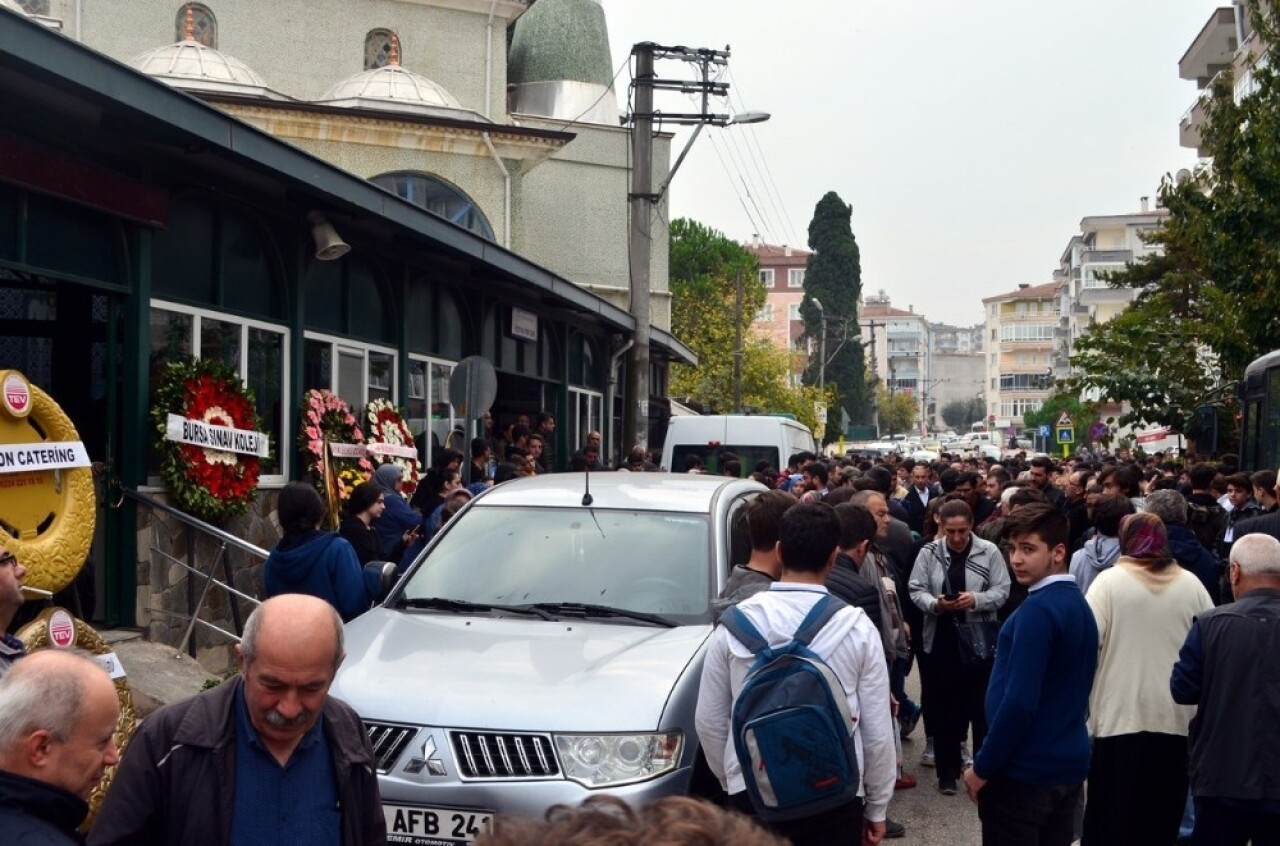 Talihsiz öğrenci göz yaşları içinde toprağa verildi