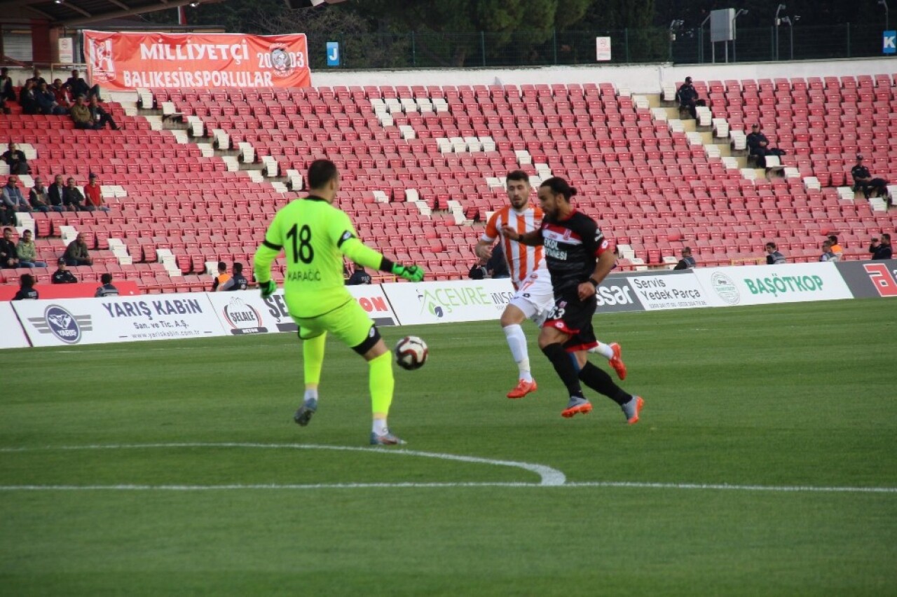 TFF 1. Lig: Balıkesirspor: 2- Adanaspor: 0 (İlk yarı sonucu)