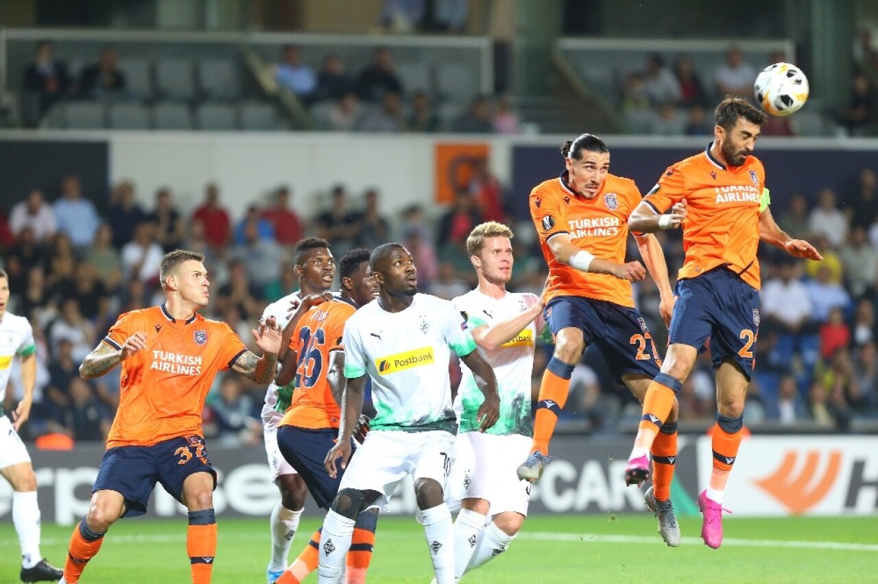 UEFA Avrupa Ligi: Medipol Başakşehir: 0 - Borussia Mönchengladbach: 0 (İlk yarı)