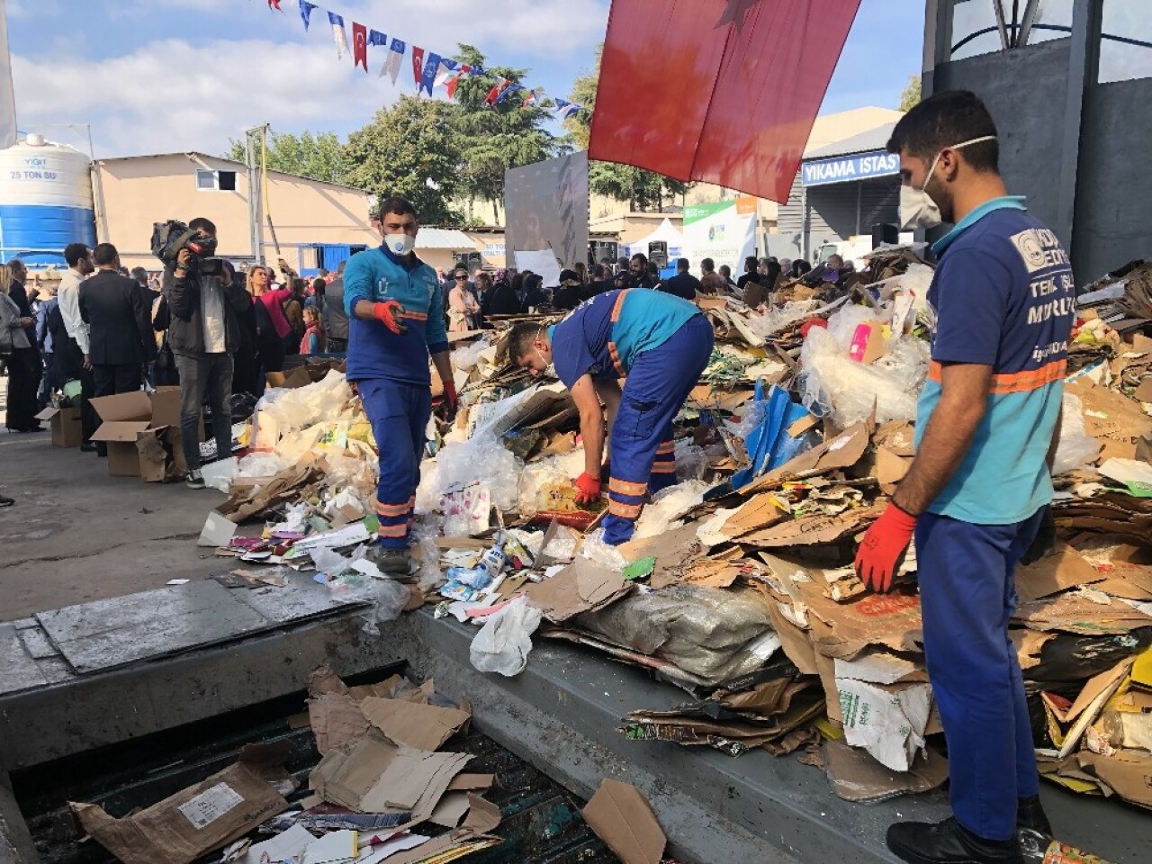 Üsküdar’da Türkiye’nin en büyük geri dönüşüm hareketi başladı