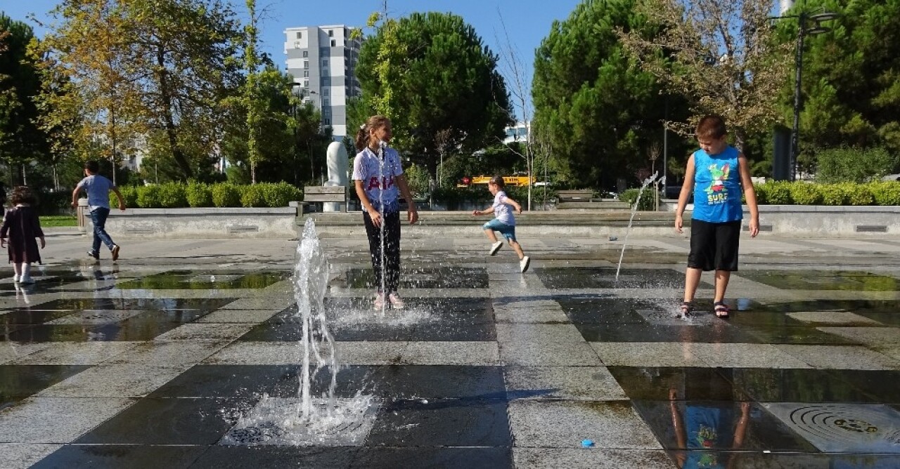 Yaz bitti çocukların su sevgisi bitmedi