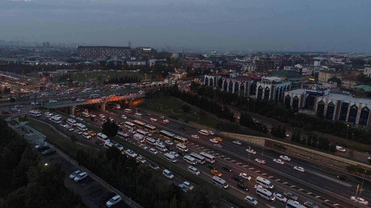 15 Temmuz Şehitler Köprüsü’nde trafik yoğunluğu drone ile görüntülendi