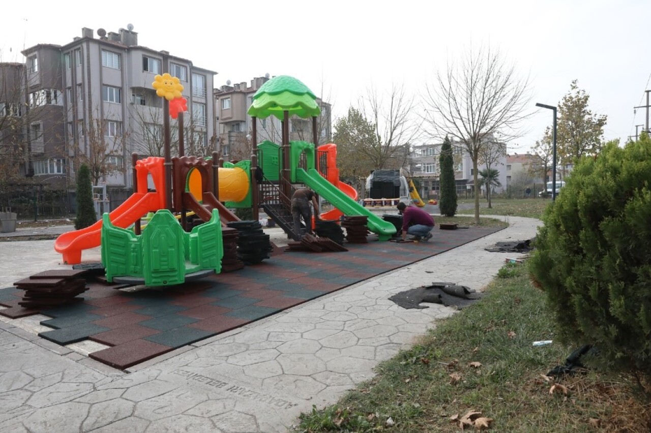 Adapazarı’nda 30 farklı bölgeye yeni çocuk parkı