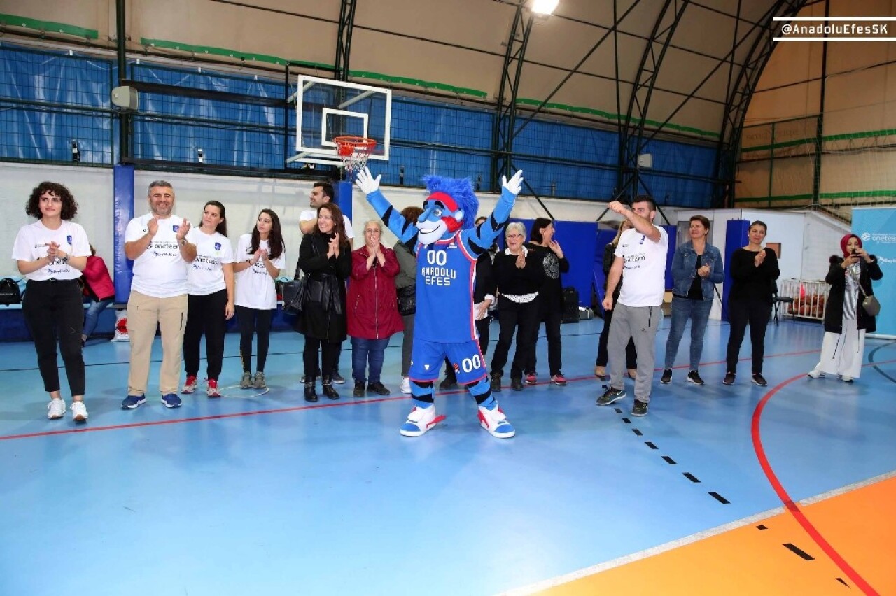 Anadolu Efes, EuroLeague One Team Projesi’nin altıncı çalışmasını gerçekleştirdi