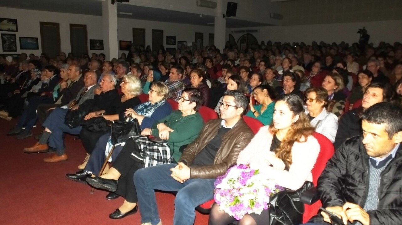 Balıkesir’de kadınlar kendi yazdıkları oyunla şiddete hayır dedi