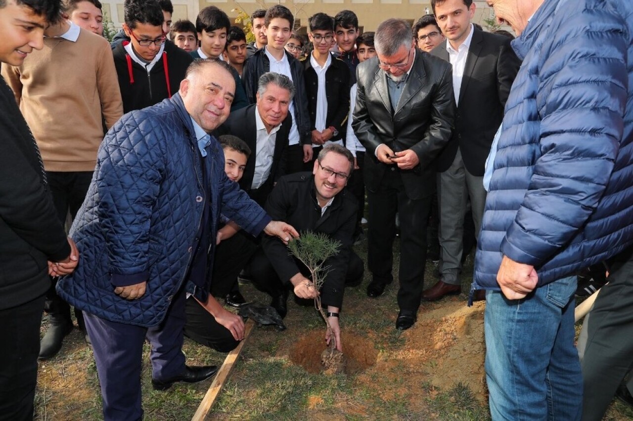 Başakşehir’de fidanlar öğretmenlere emanet