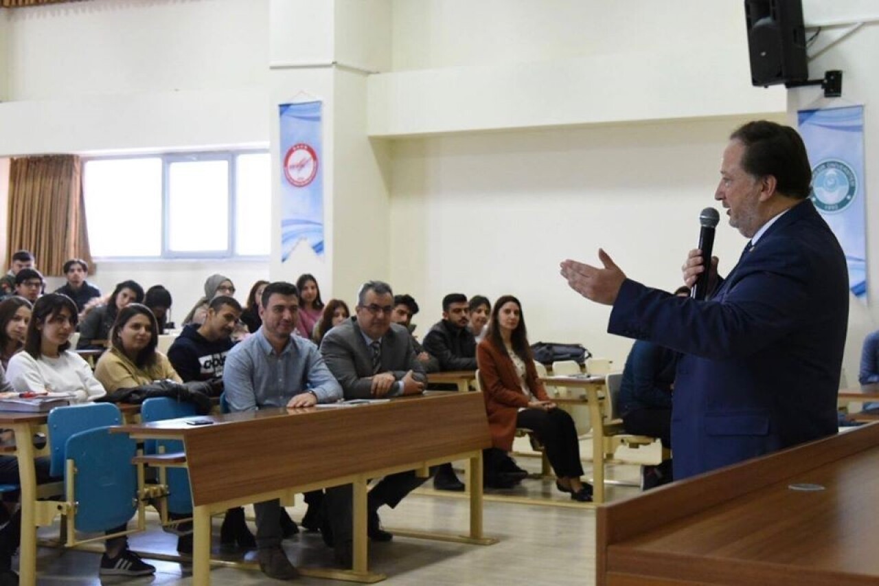 Başkan Orkan, BAÜN’lü öğrencilerin dersine konuk oldu