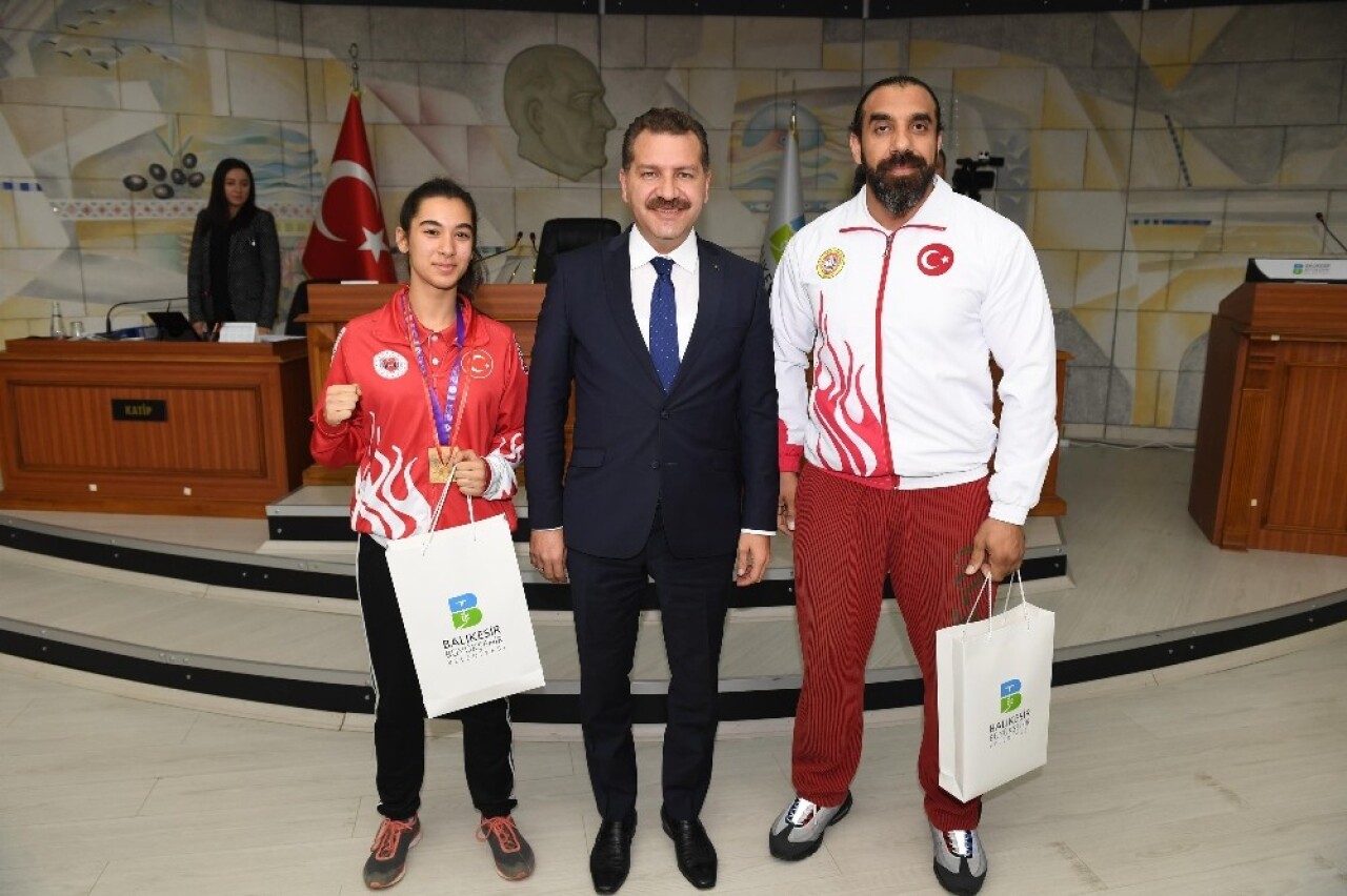 Başkan Yılmaz, şampiyonu mecliste ağırladı